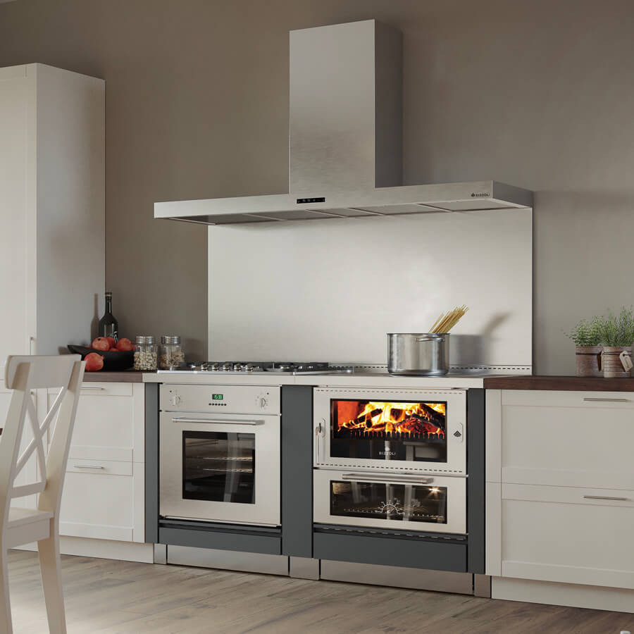photo d'une cuisinière à bois dans une cuisine